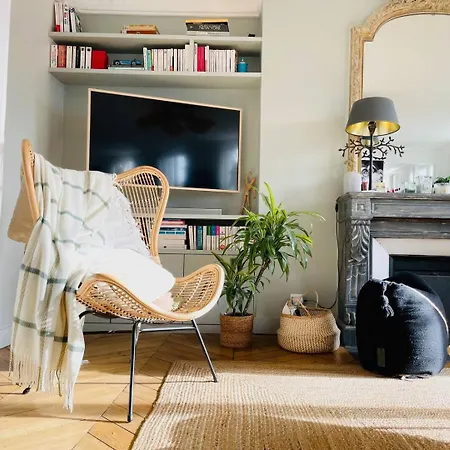 Luxurious And Family Duplex 4bd With Incredible View * Parijs