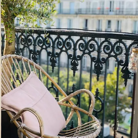 Luxurious And Family Duplex 4bd With Incredible View Parijs